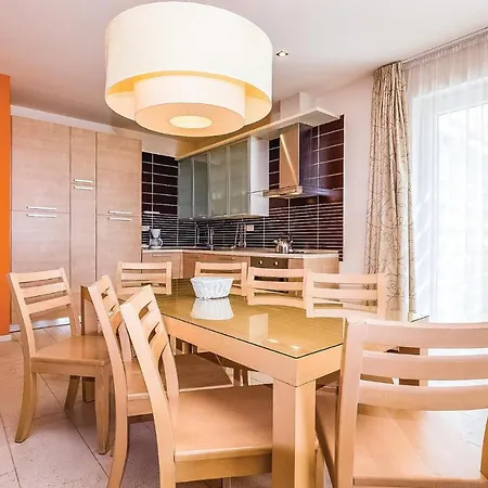 Nice In With 3 Bedrooms, Wifi And Swimming Pool