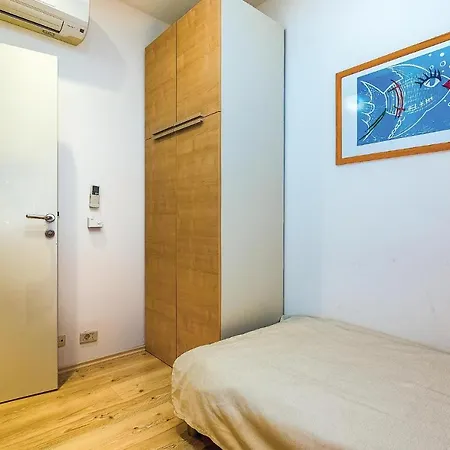 Nice In With 3 Bedrooms, Wifi And Swimming Pool Апартаменты *