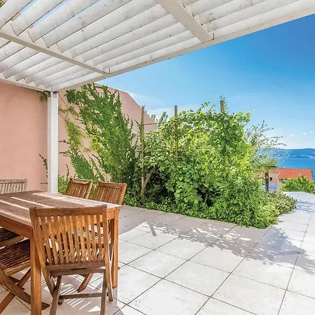 Nice In With 3 Bedrooms, Wifi And Swimming Pool Апартаменты Нови-Винодолски