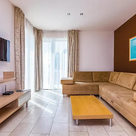 Nice In With 3 Bedrooms, Wifi And Swimming Pool *