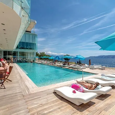 Апартаменты Nice In With 3 Bedrooms, Wifi And Swimming Pool