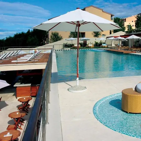Nice In With 3 Bedrooms, Wifi And Swimming Pool Нови-Винодолски