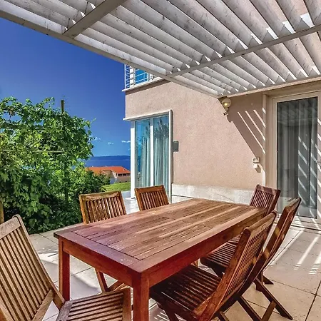 Nice In With 3 Bedrooms, Wifi And Swimming Pool * Нови-Винодолски
