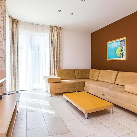 Апартаменты Nice In With 3 Bedrooms, Wifi And Swimming Pool