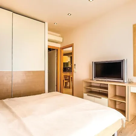 Апартаменты Nice In With 3 Bedrooms, Wifi And Swimming Pool *