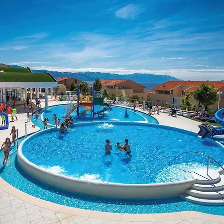 Nice In With 3 Bedrooms, Wifi And Swimming Pool Нови-Винодолски