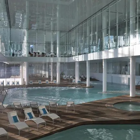 Nice In With 3 Bedrooms, Wifi And Swimming Pool Апартаменты