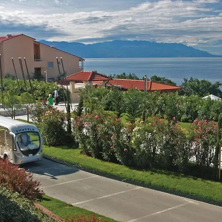 Nice In With 3 Bedrooms, Wifi And Swimming Pool * Нови-Винодолски