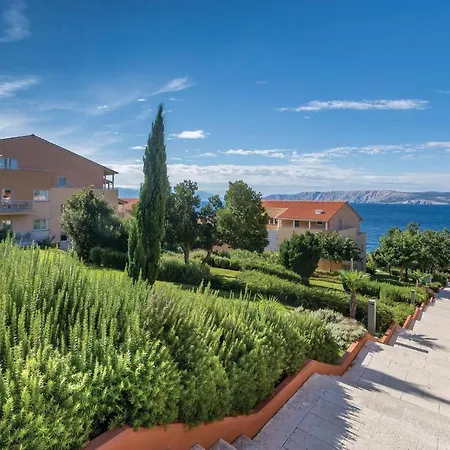 Nice In With 3 Bedrooms, Wifi And Swimming Pool Апартаменты *