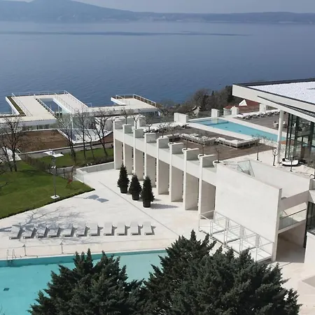 Nice In With 3 Bedrooms, Wifi And Swimming Pool Апартаменты Нови-Винодолски