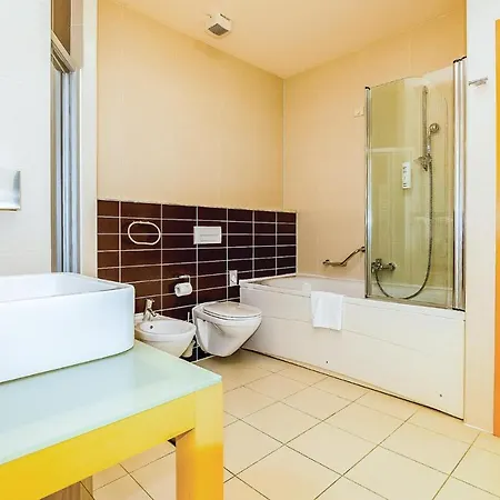 Nice In With 3 Bedrooms, Wifi And Swimming Pool Апартаменты