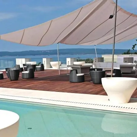 Nice In With 3 Bedrooms, Wifi And Swimming Pool Апартаменты Нови-Винодолски