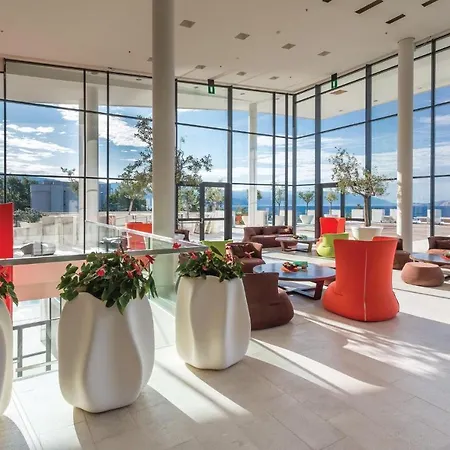 Nice In With 3 Bedrooms, Wifi And Swimming Pool Апартаменты Нови-Винодолски
